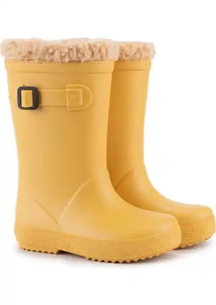 Çocuk Botları Karşılaştırması: Su Geçirmez ve Sıcak Tutma Özellikleriyle İki Popüler Model