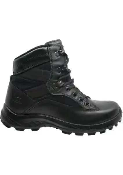 Erkek Botları Karşılaştırması: Su Geçirmez Siyah Deri ve Nubuk Casual Modelleri