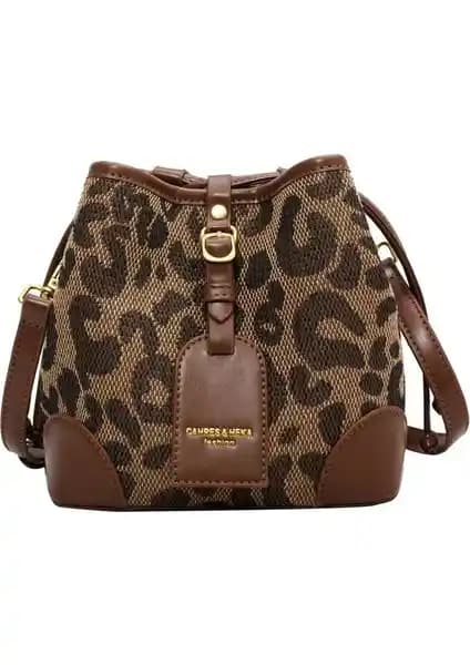 Love Home Retro Çapraz Askılı Kova Çanta ve Lucky Bees Mini Çanta Karşılaştırması