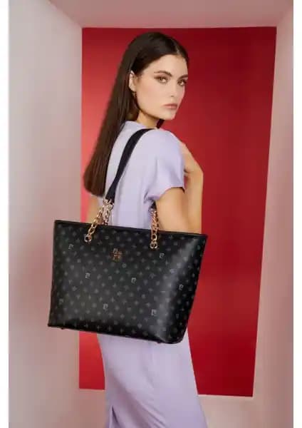 Pierre Cardin Kadın Omuz Çantaları Karşılaştırması Siyah ve Beyaz Modellerin Özellikleri