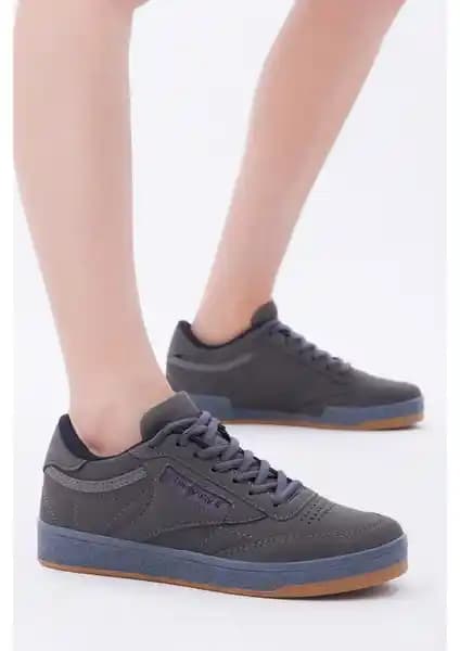 Tonny Black Spor Ayakkabıları Karşılaştırması: Füme ve Siyah Modellerin Detaylı Analizi