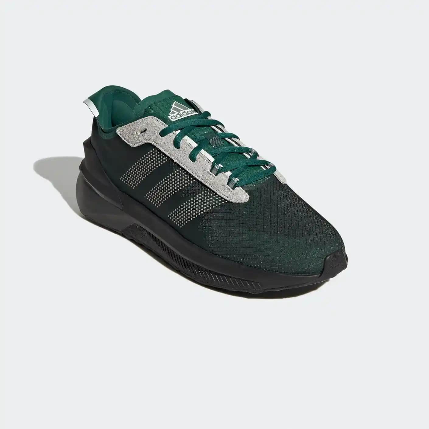 Adidas Avryn Erkek Spor Ayakkabıları: Konfor ve Şıklık Sunan Modern Tasarım