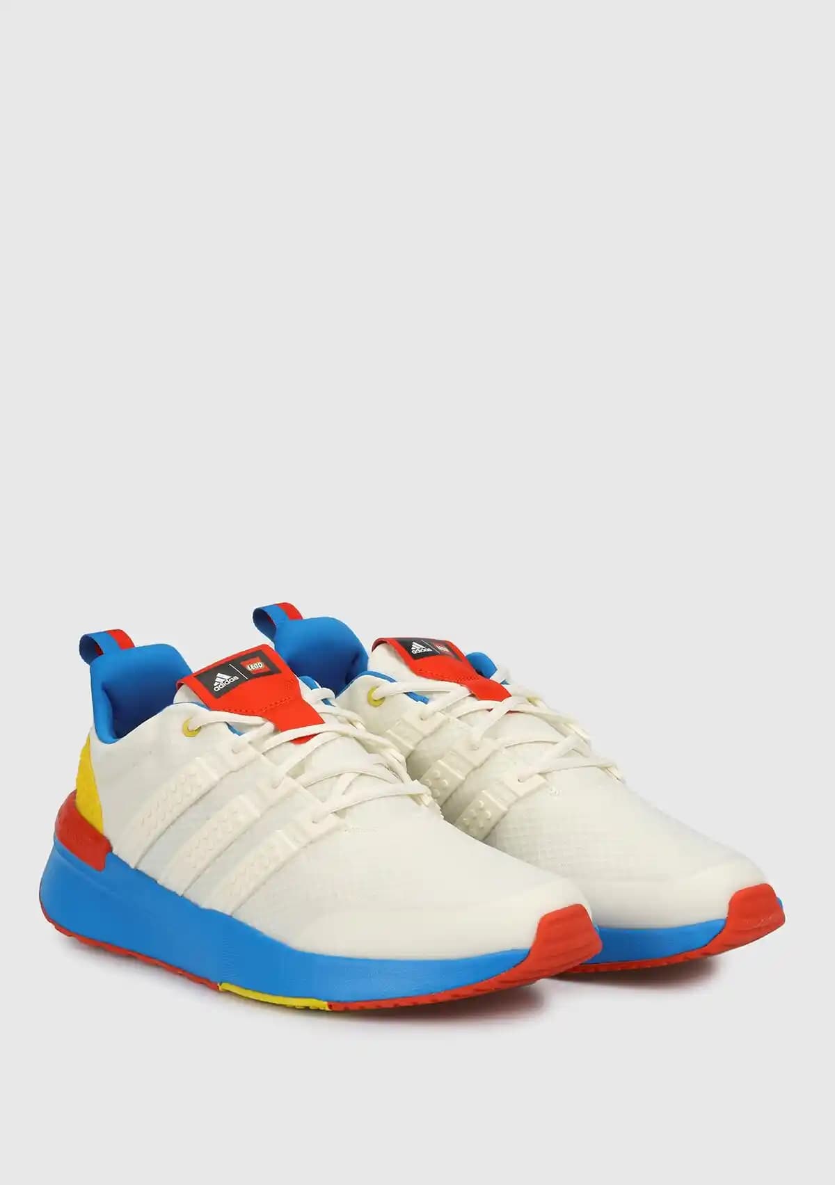 Adidas Erkek Beyaz Spor Ayakkabılarının Modelleri ve Kombinasyon Önerileri