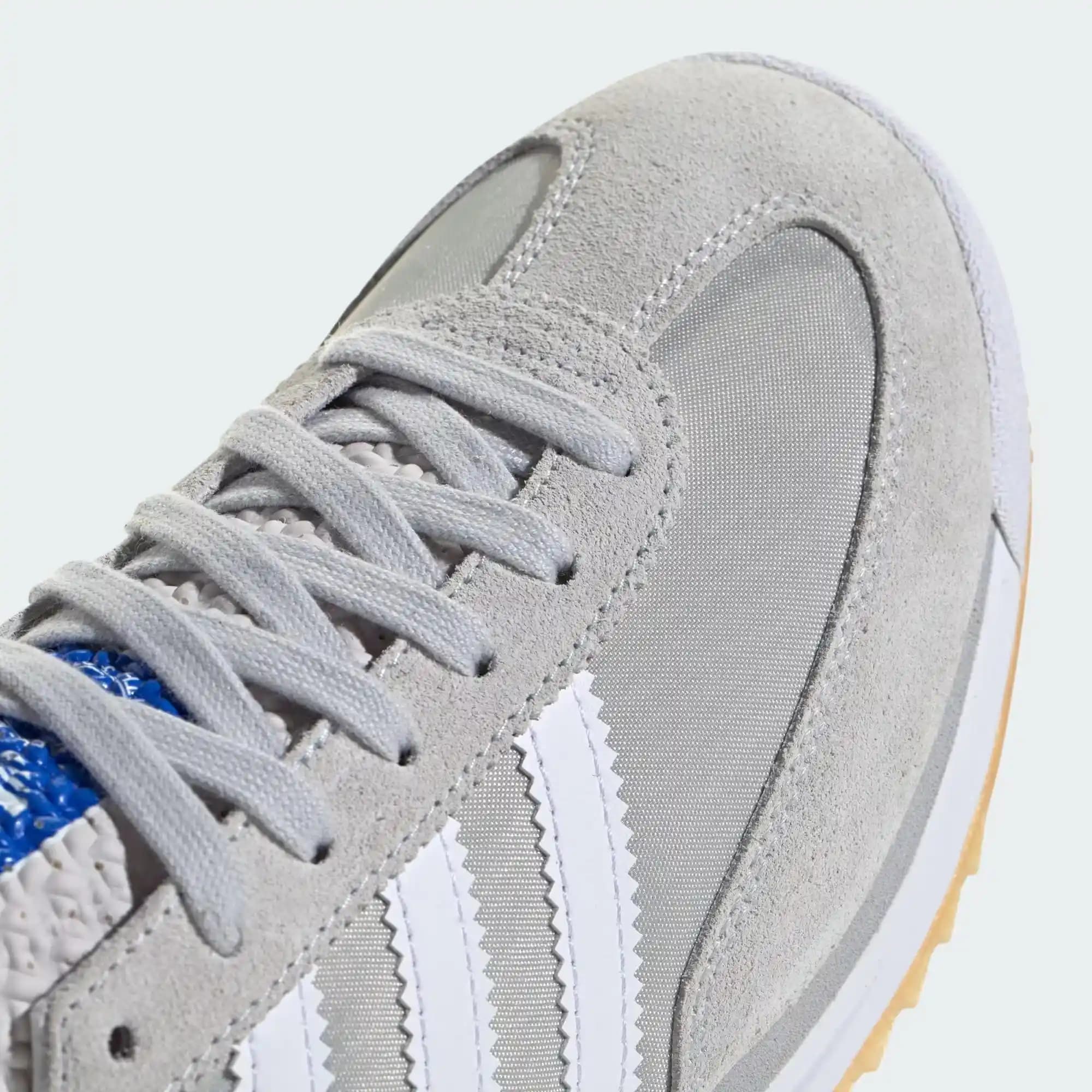 Adidas Günlük Erkek Spor Ayakkabıları: Konfor ve Şıklığın Modern Buluşması