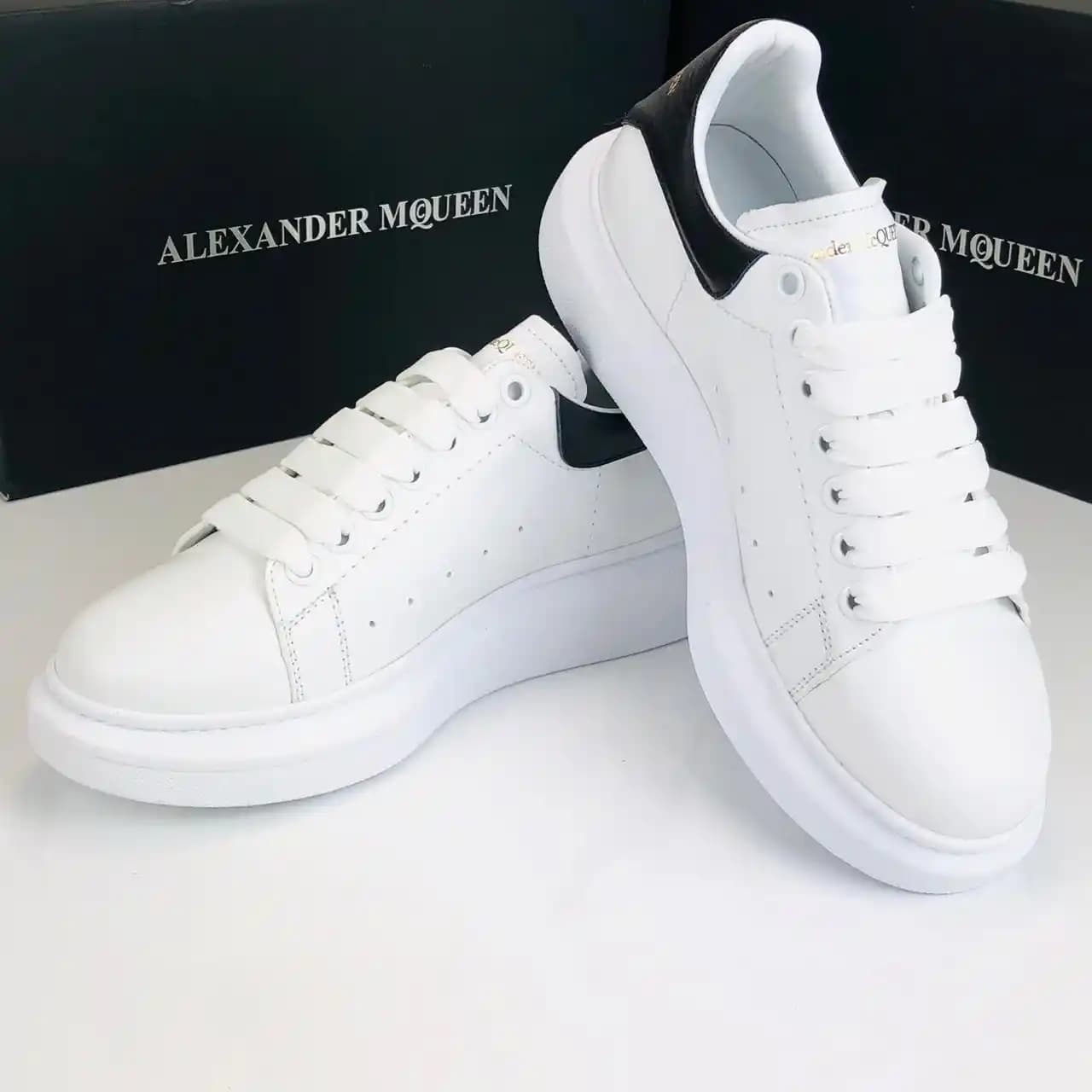 Alexander McQueen Erkek Ayakkabıları: Lüks ve Modern Tasarımlarla Şıklık ve Konfor