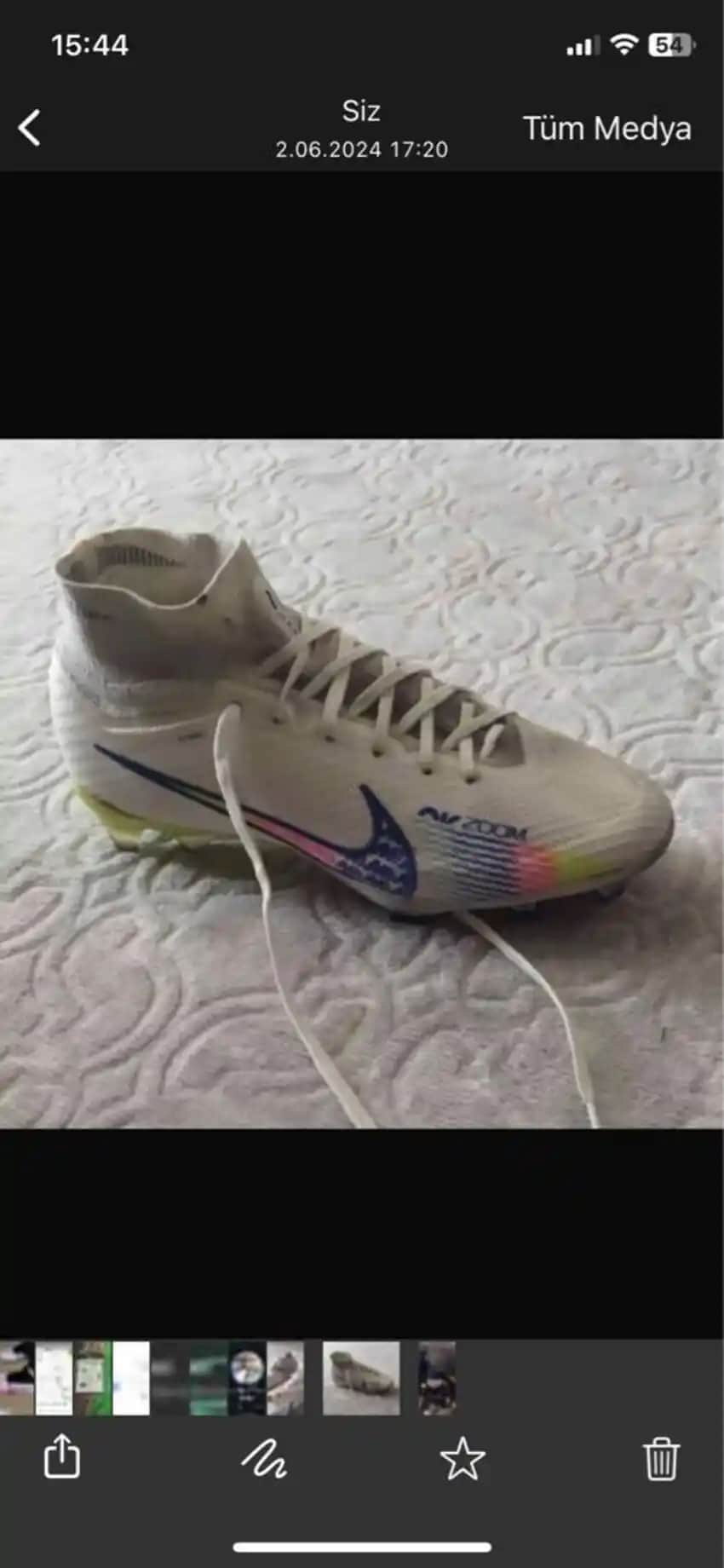 Beyaz Air Zoom Kramponlar: Teknoloji ve Tasarım ile Sahada Üstün Performans