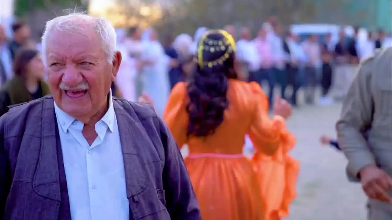 Beyaz Gömlek Modelleri ve Stil İpuçlarıyla Şıklığı Yakalayın