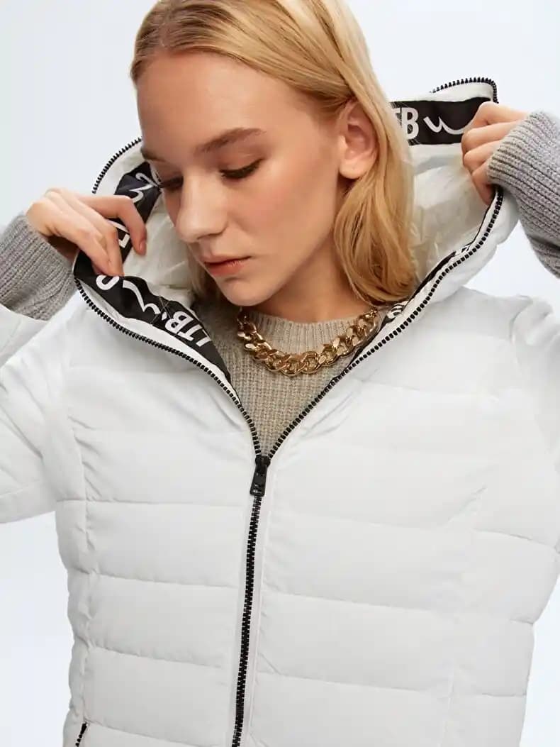 Beyaz Mont Modelleri ve Kombinasyon Önerileriyle Stilinizi Yükseltin