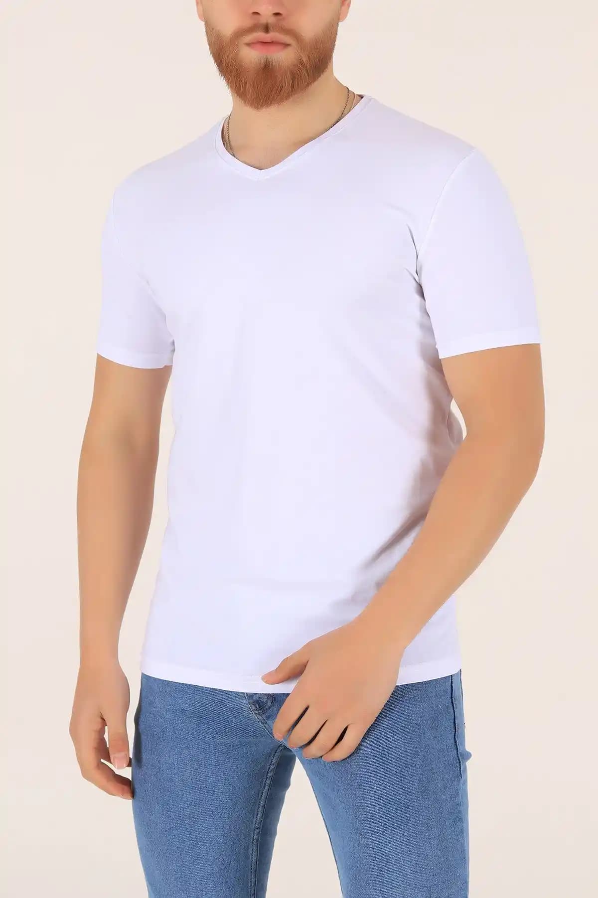 Beyaz V Yaka Tişört ile Şık ve Uyumlu Kombinasyonlar Yapmanın İpuçları