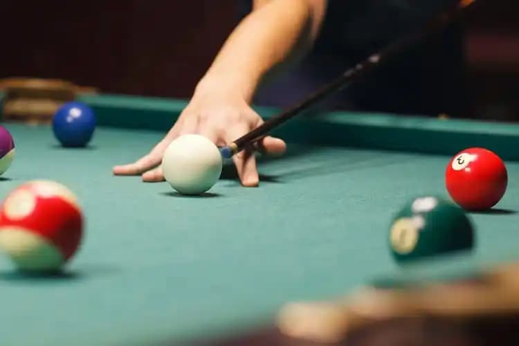Bilardo Oyununda Beyaz Topun Girmesi Ne Anlama Gelir ve Kurallara Göre Sonuçları