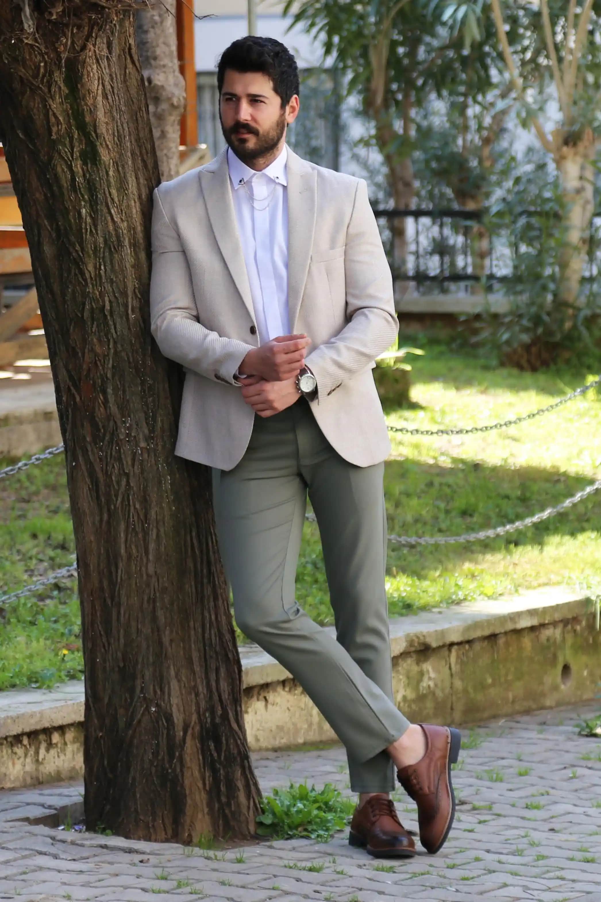 Blazer Ceket ve Pantolon Kombinasyonlarıyla Şıklık ve Rahatlığı Yakalayın