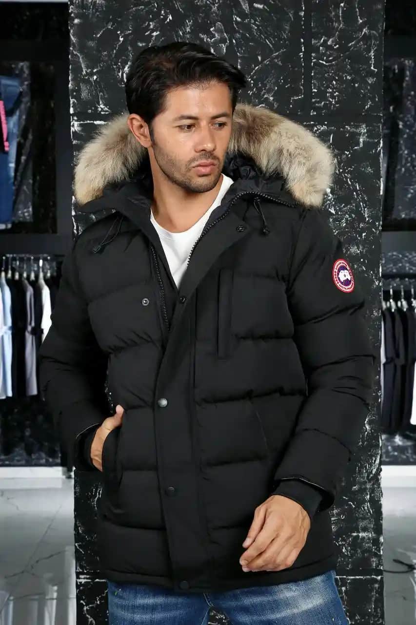 Canada Goose Erkek Montları: Yüksek Performans ve Şıklık Bir Arada