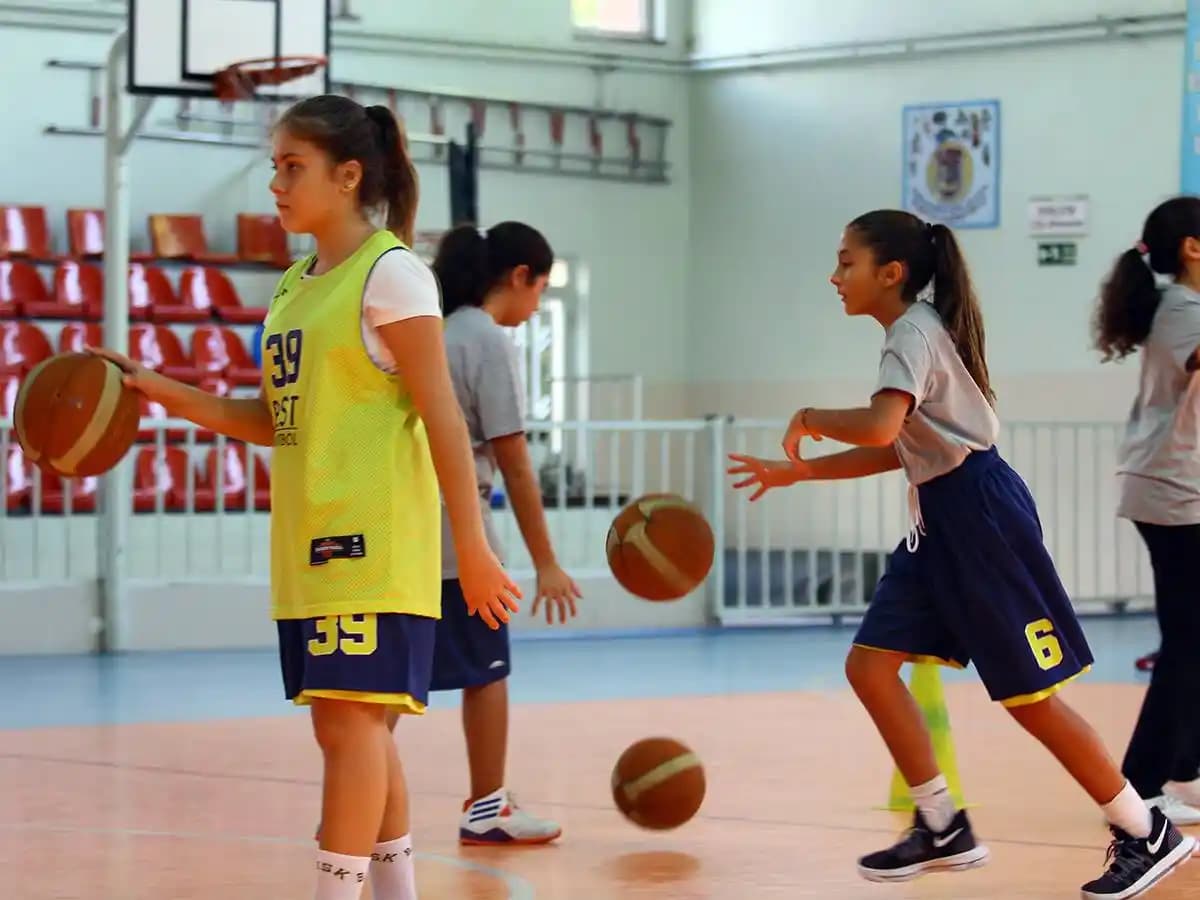Çocuklar İçin Uygun Basketbol Ayakkabısı Seçimi ve Önemli Noktalar