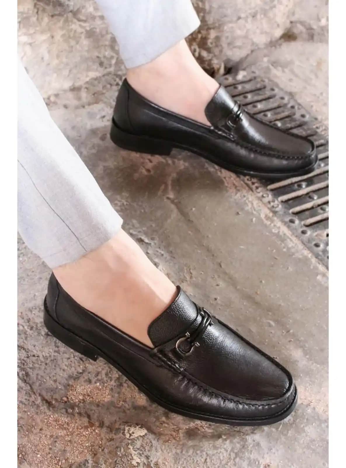 Deri Ayakkabılar: Uzun Ömürlü ve Şık Seçenekler İçin Kapsamlı Rehber