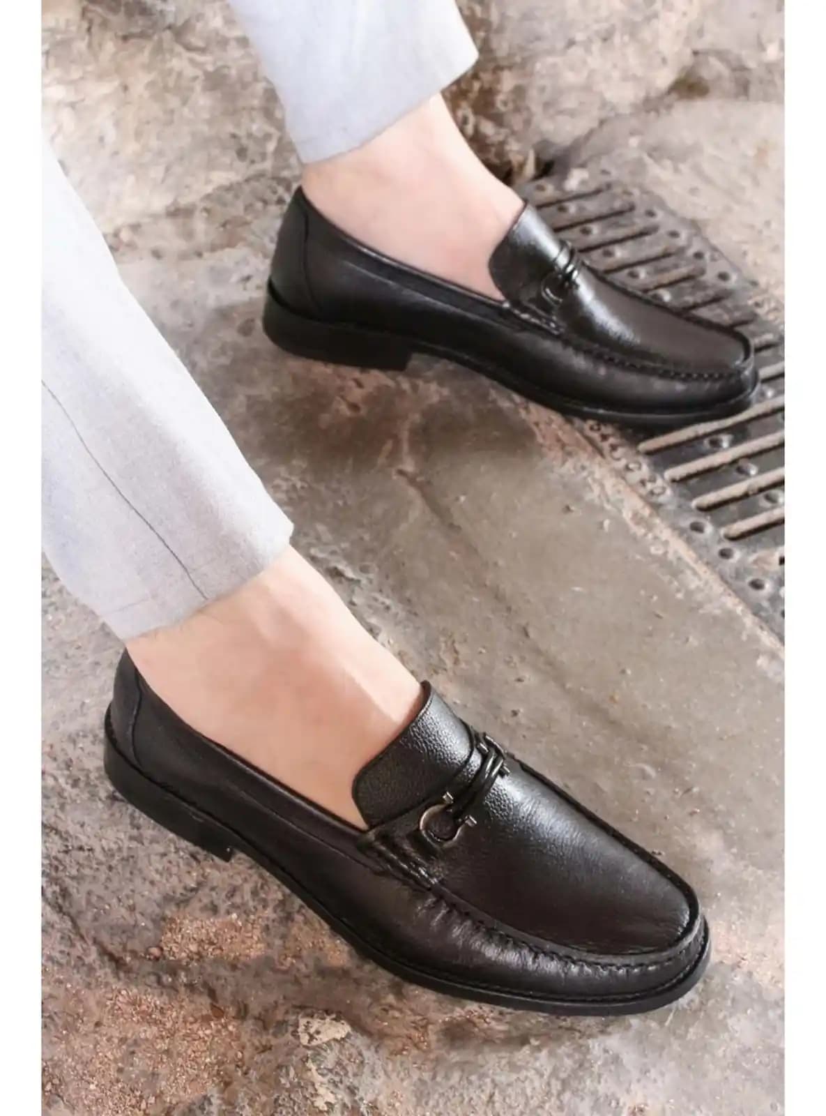 Deri Ayakkabılar: Uzun Ömürlü ve Şık Seçenekler İçin Kapsamlı Rehber