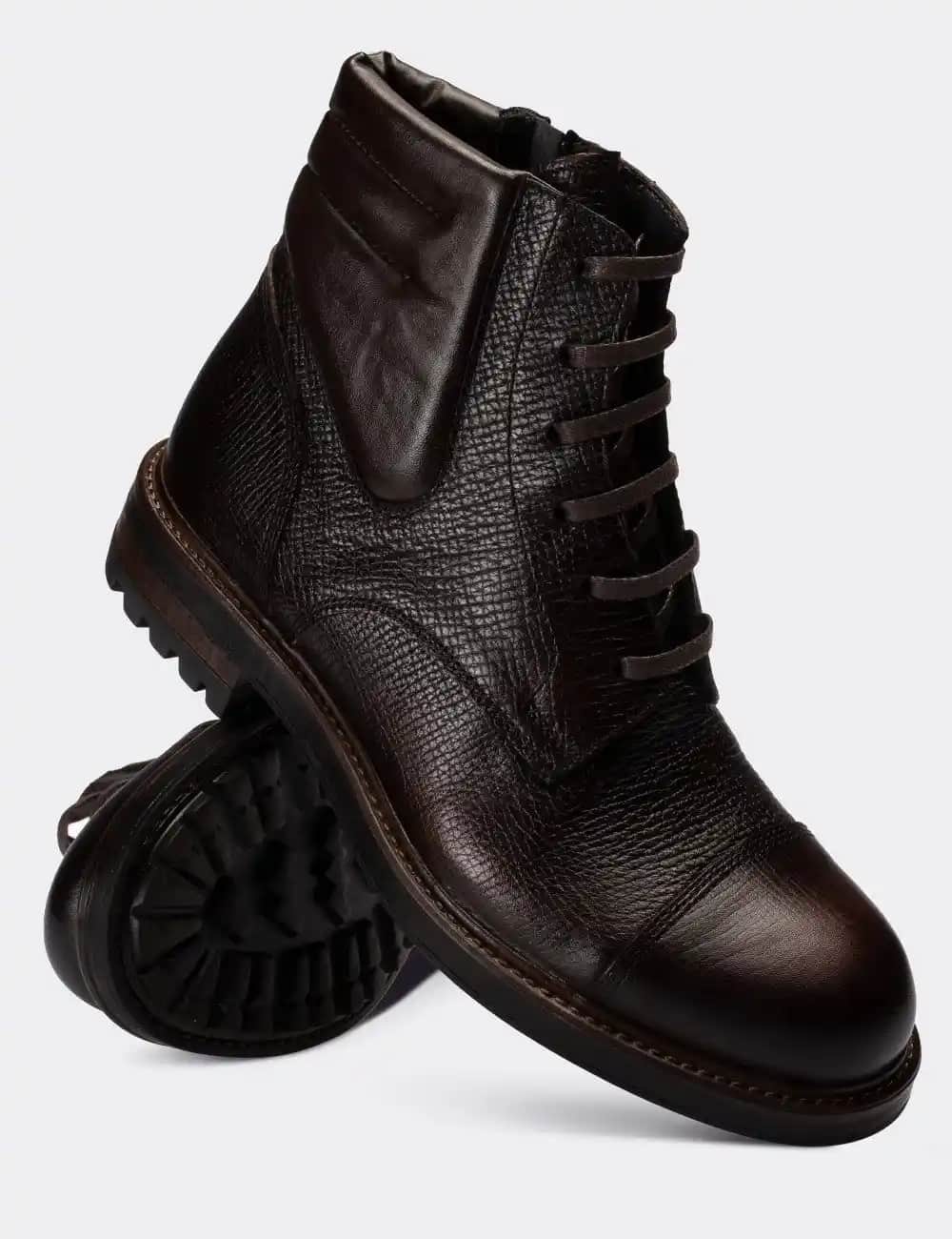 Deri Erkek Botları: Şıklık ve Dayanıklılığı Bir Arada Sunan Modeller ve Seçim İpuçları