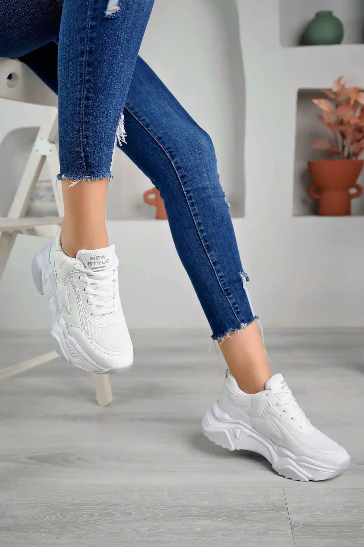 Düz Yüksek Taban Ayakkabılar: Konfor ve Stil Arasında Mükemmel Denge Sağlayan Modeller