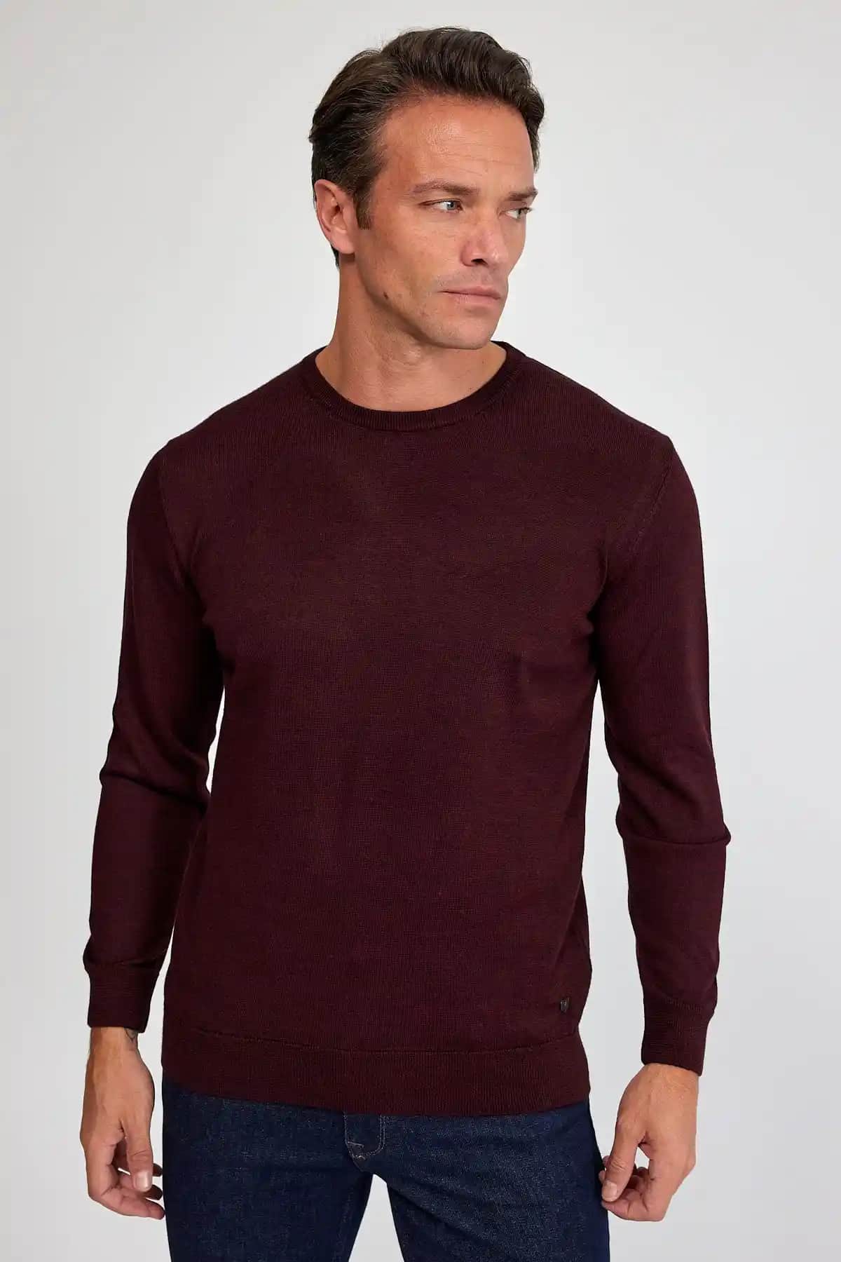 Erkek Bisiklet Yaka Kazaklar: Şıklık ve Konforu Bir Arada Sunan Modeller