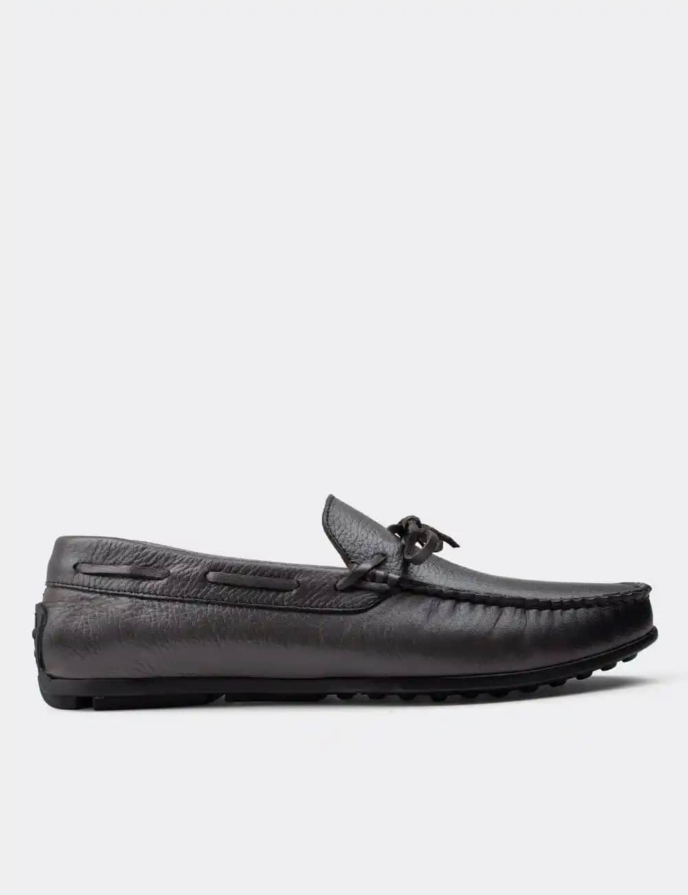 Erkek Deri Loafer Ayakkabılar: Şıklık ve Konforun Bir Arada Sunulduğu Seçenekler