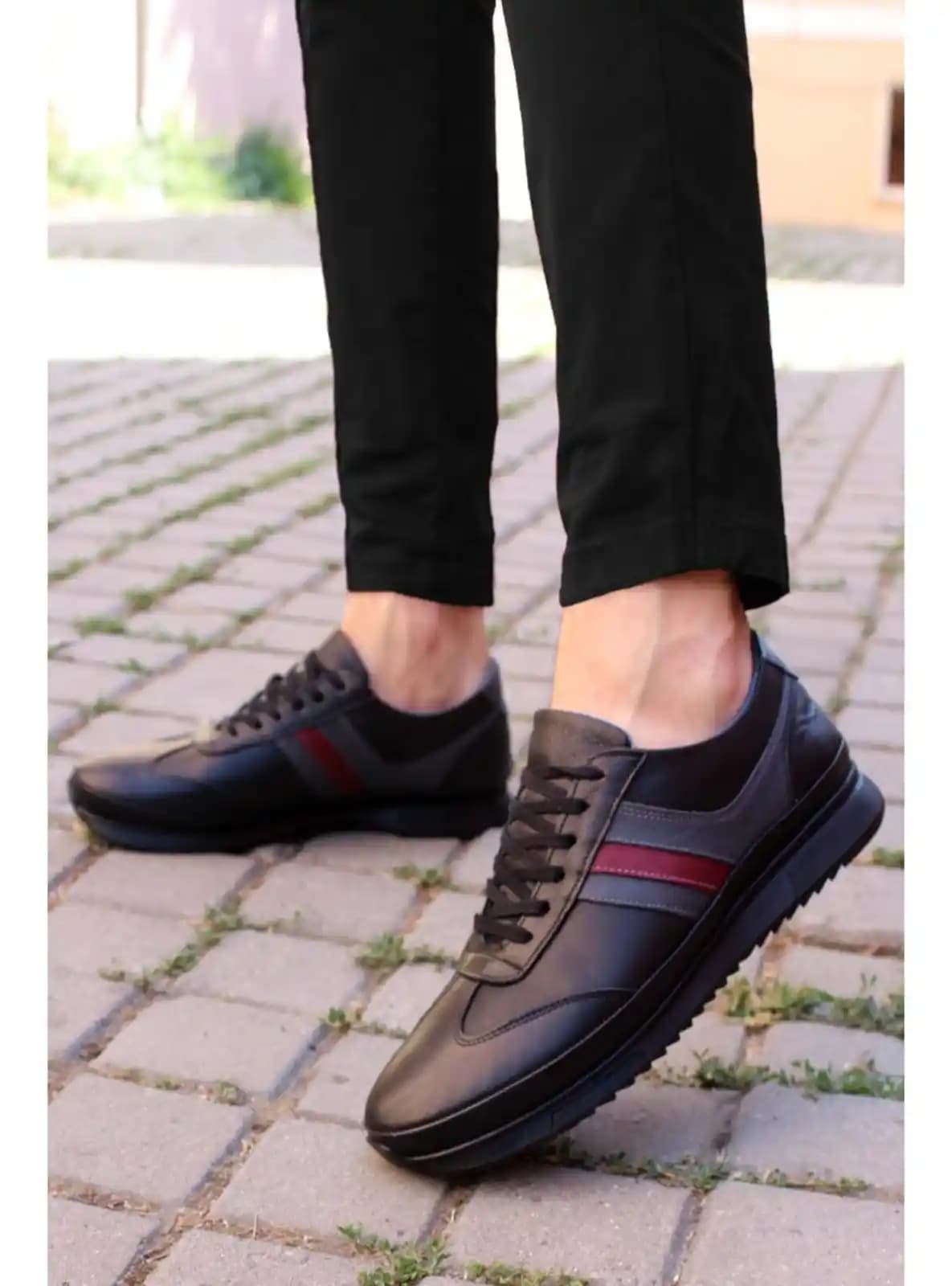 Erkek Deri Spor Ayakkabıları: Şıklık ve Konforun Modern Buluşması