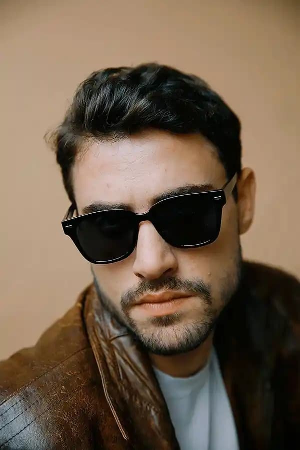 Erkek Gözlüğü Modelleri ve Seçiminde Dikkat Edilmesi Gerekenler