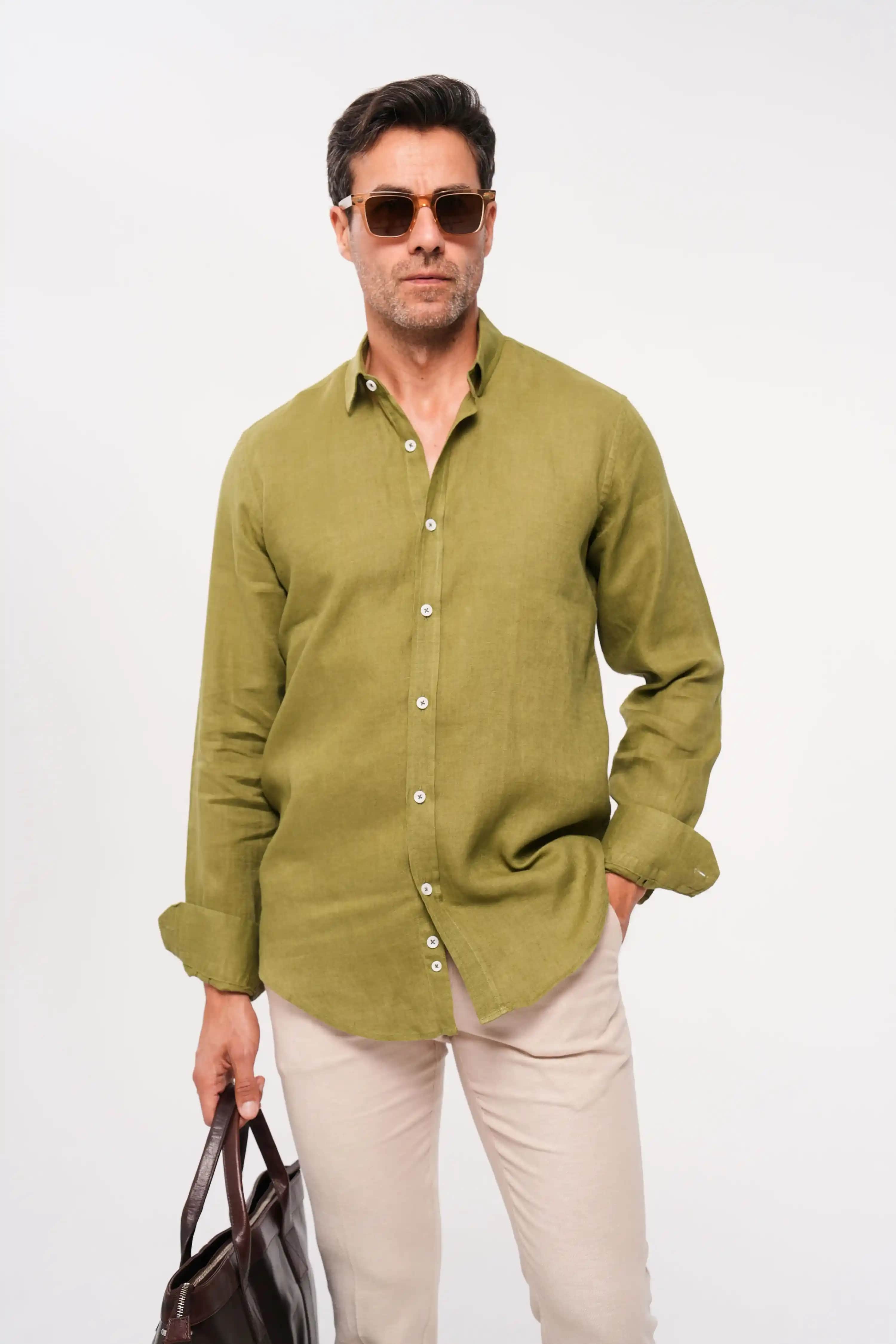 Erkek Keten Gömlek Kombinasyonlarıyla Şıklığı Yakalayın Modern ve Rahat Stil İpuçları