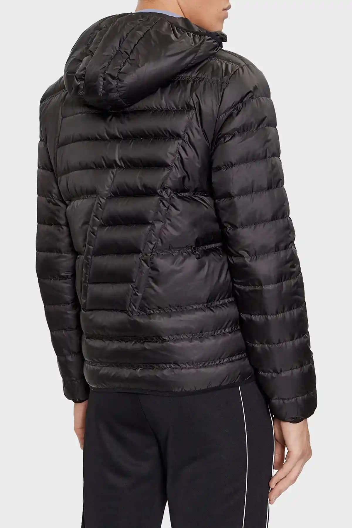 Erkek Kuş Tüyü Montları: Yüksek Yalıtım ve Şıklığın Modern Buluşması