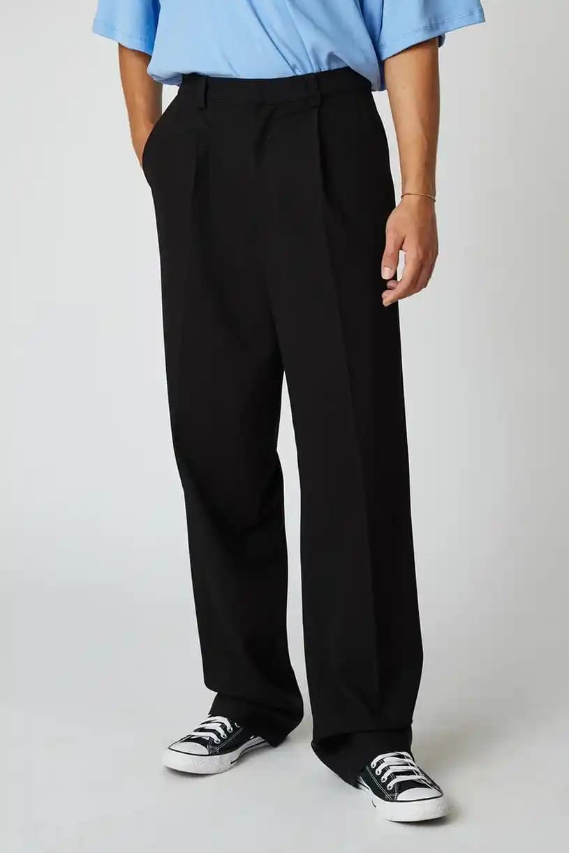 Erkek Palazzo Pantolonları: Rahat ve Şık Tasarımlarla Modern Giyim Trendleri