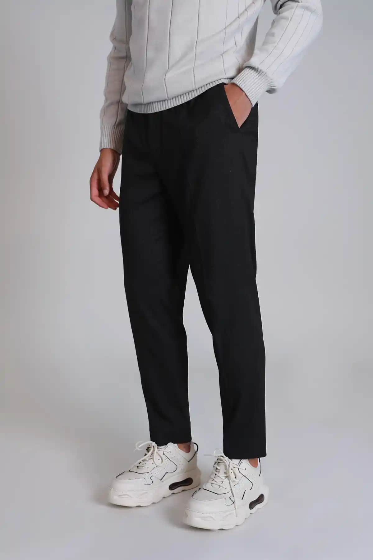 Erkek Siyah Chino Pantolonları: Çok Yönlü ve Şık Kombinasyonlar Rehberi