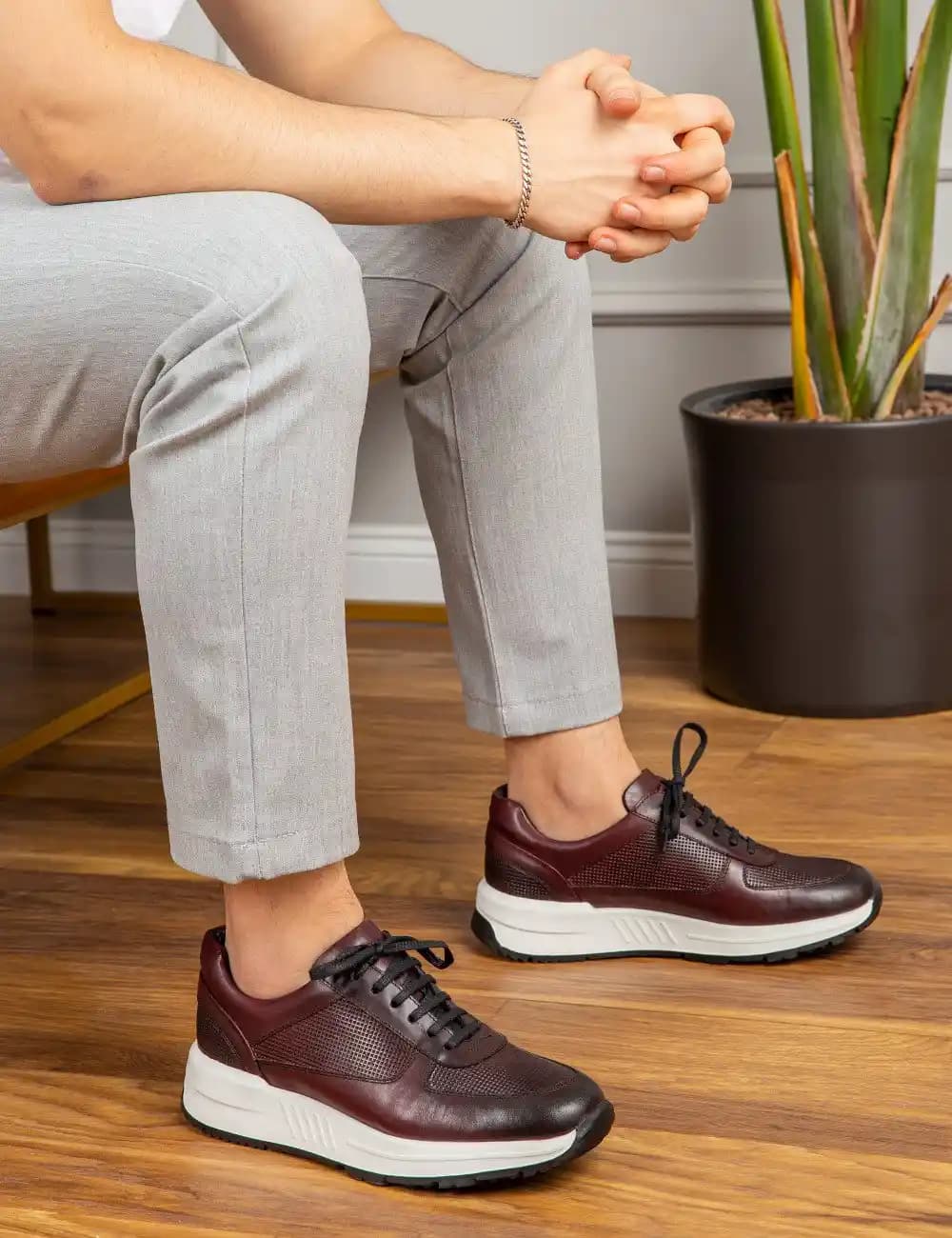 Erkek Sneaker Ayakkabıları: Trendler, Seçim İpuçları ve Kombinasyon Önerileri