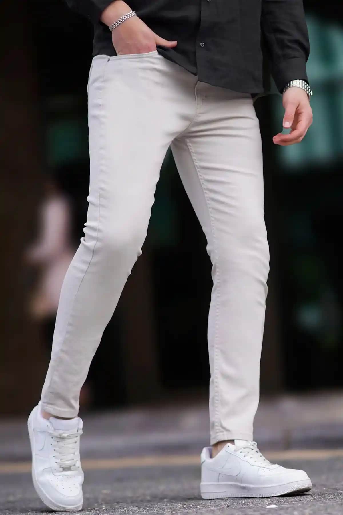 Erkek Taş Rengi Pantolon Kombinasyonlarıyla Şıklık ve Konforu Yakalayın