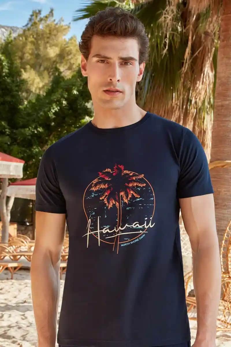 Erkek Tişörtleri Modası ve Kombinasyon İpuçlarıyla Şıklık ve Konforu Yakalayın