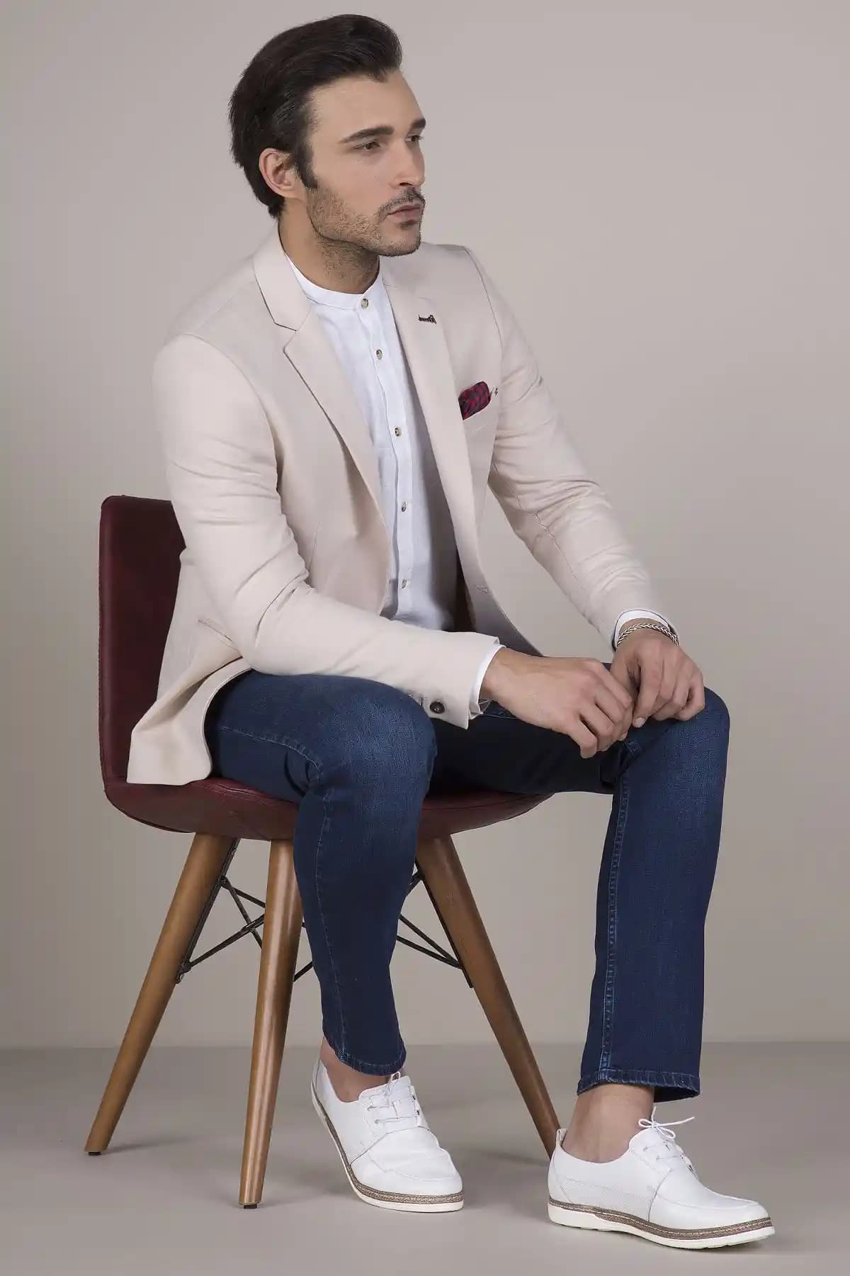 Erkekler İçin Blazer Ceket Kombinleri: Günlük ve Resmi Şıklık İçin Stil Önerileri