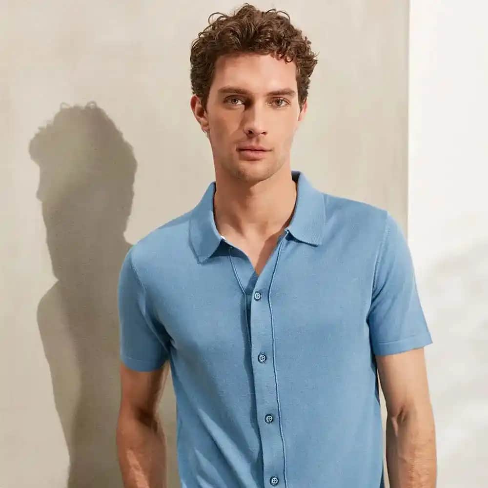 Erkekler İçin İpek Gömlekler: Şıklık ve Konforun Mükemmel Buluşması