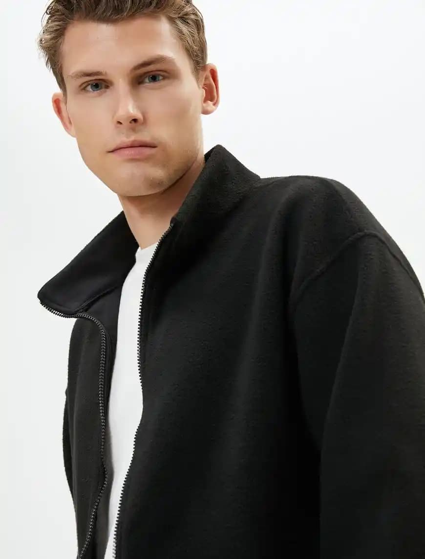 Erkekler İçin Kanguru Ceketleri: Fonksiyonellik ve Şıklığın Modern Buluşması