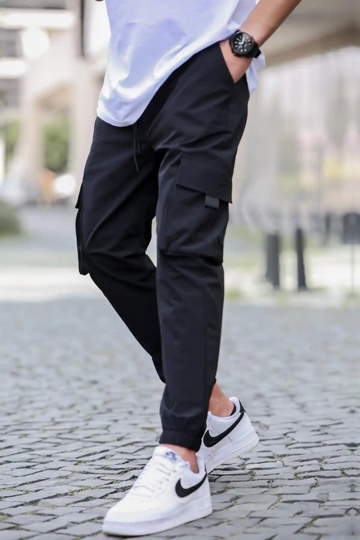 Erkekler İçin Kargo Jogger Pantolon ve Ayakkabı Seçenekleriyle Şıklık ve Konfor