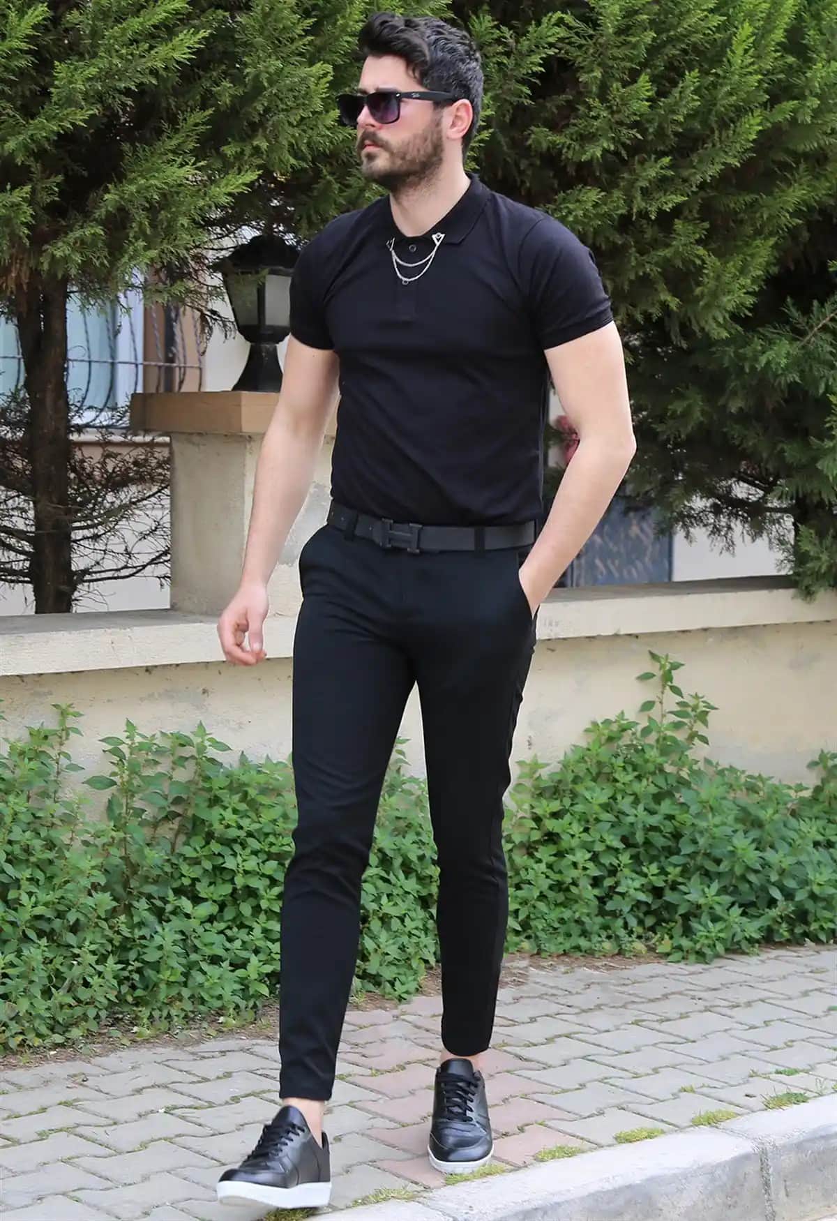 Erkekler İçin Siyah Pantolon Kombinasyonları: Şıklık ve Rahatlık İçin Stil Önerileri