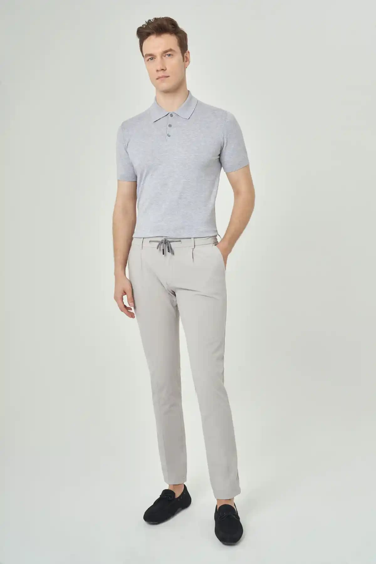 İpli Erkek Pantolonlarıyla Şıklık ve Konforu Bir Arada Yakalayın