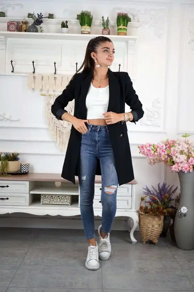 Jean ve blazer ceket kombinleriyle şık ve rahat tarzınızı oluşturmanın yolları