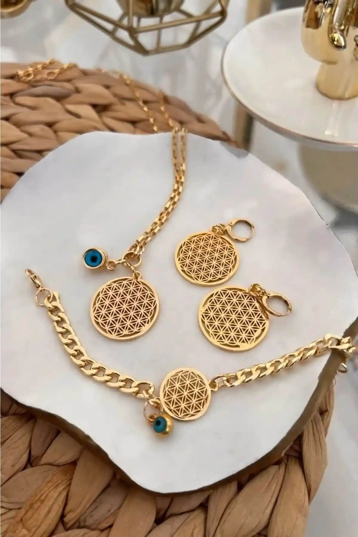 Kadın Aksesuarlarıyla Tarzınızı Tamamlayan Çanta ve Ayakkabı Seçenekleri