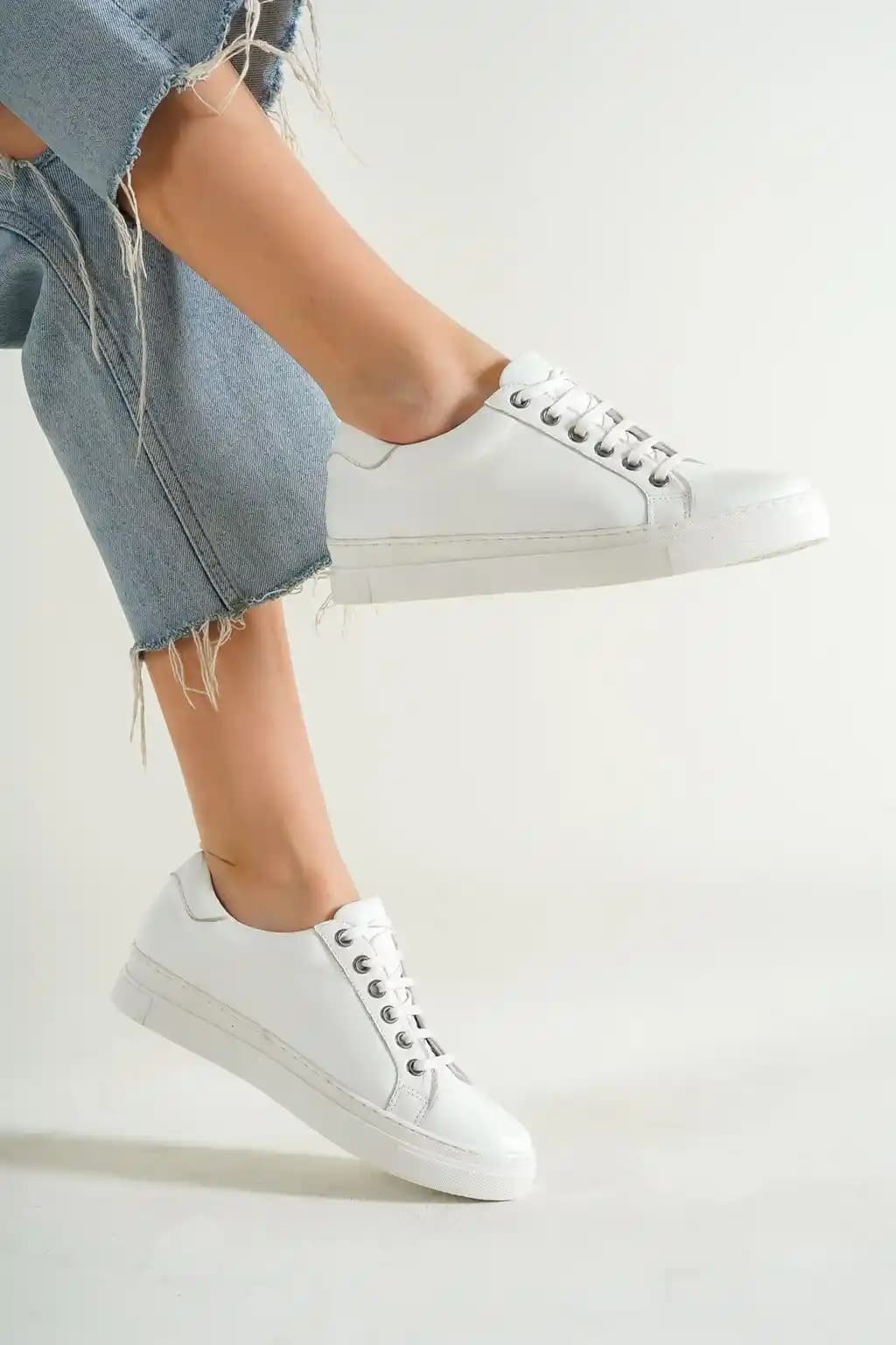 Kadın Deri Sneaker Modelleri ve Trendleri 2024 Güncel Seçenekler ve Fiyatlar