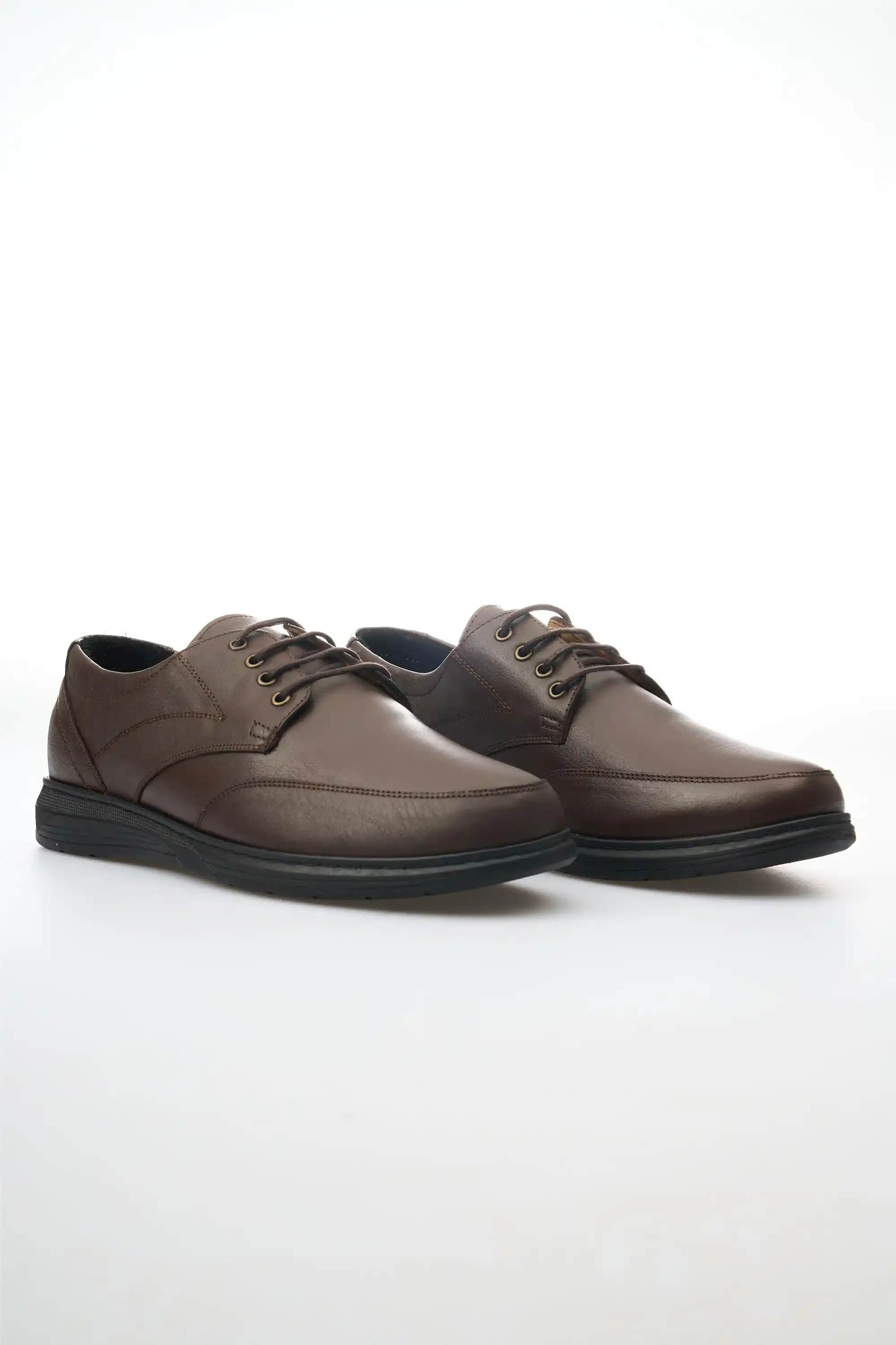 Kahverengi Erkek Ayakkabıları: Stil ve Konforu Bir Arada Sunan Modeller ve İpuçları