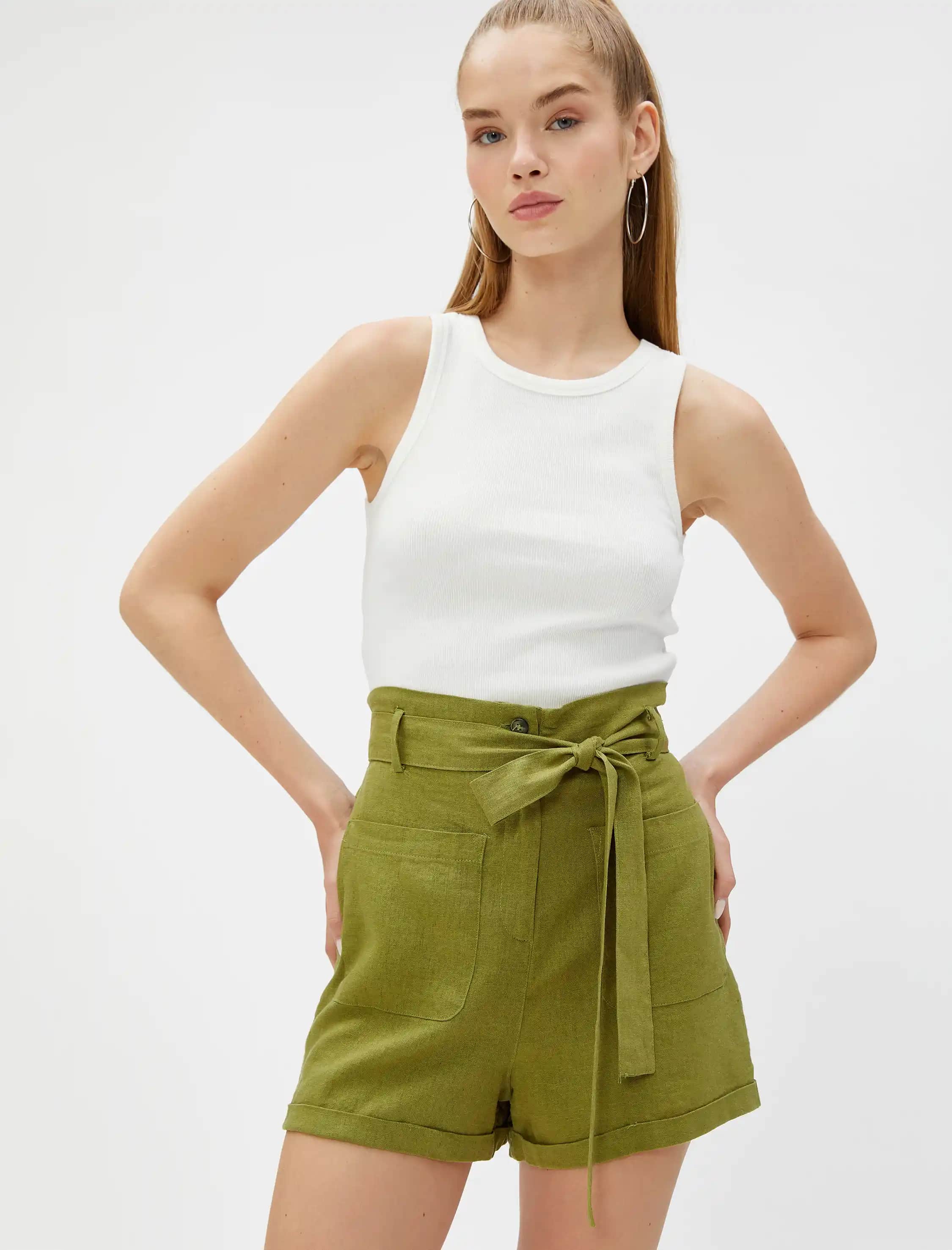 Keten Kadın Şortları: Yaz Ayları İçin Rahat ve Şık Seçenekler