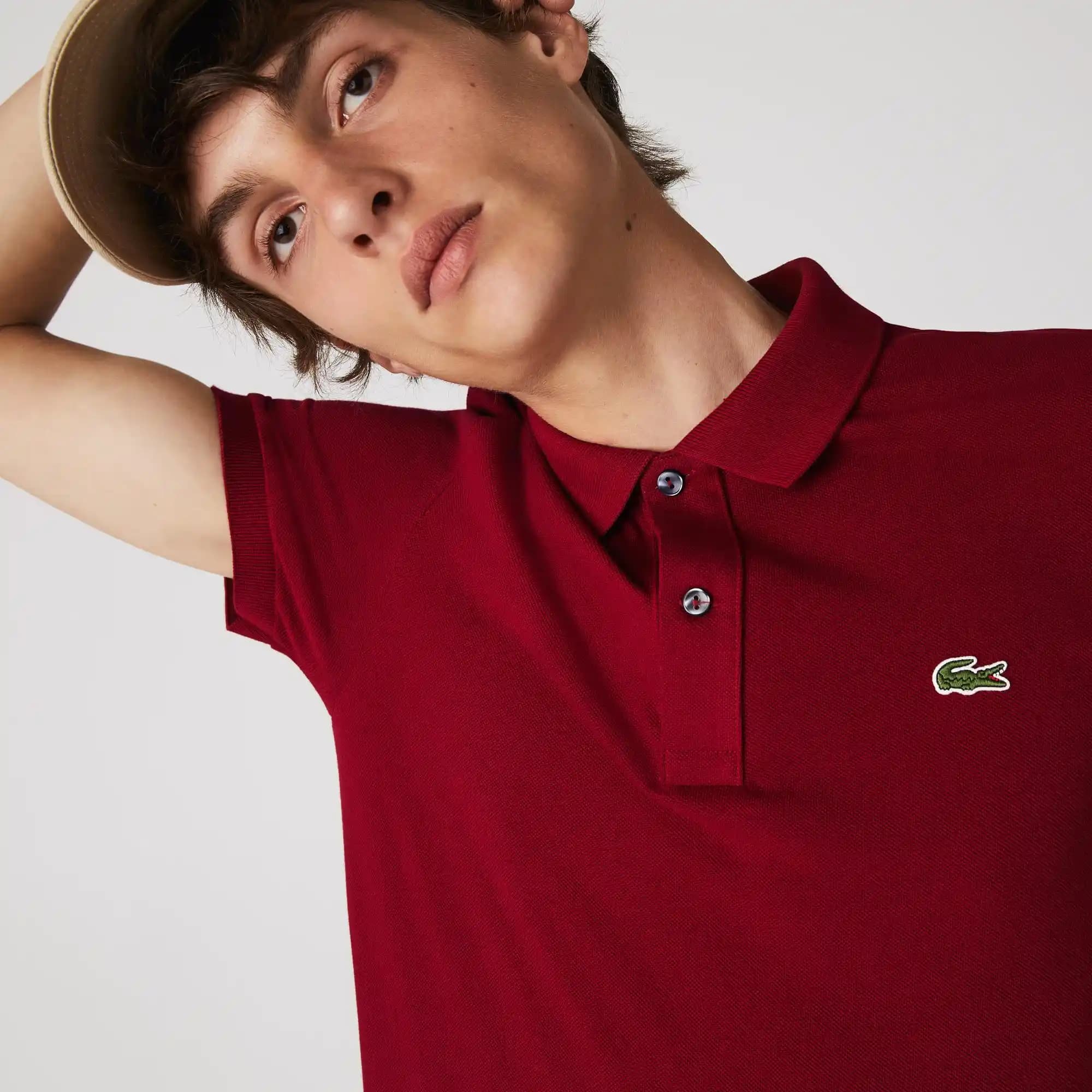 Lacoste Erkek Polo Tişörtleri: Şıklık ve Rahatlığın Modern Buluşması
