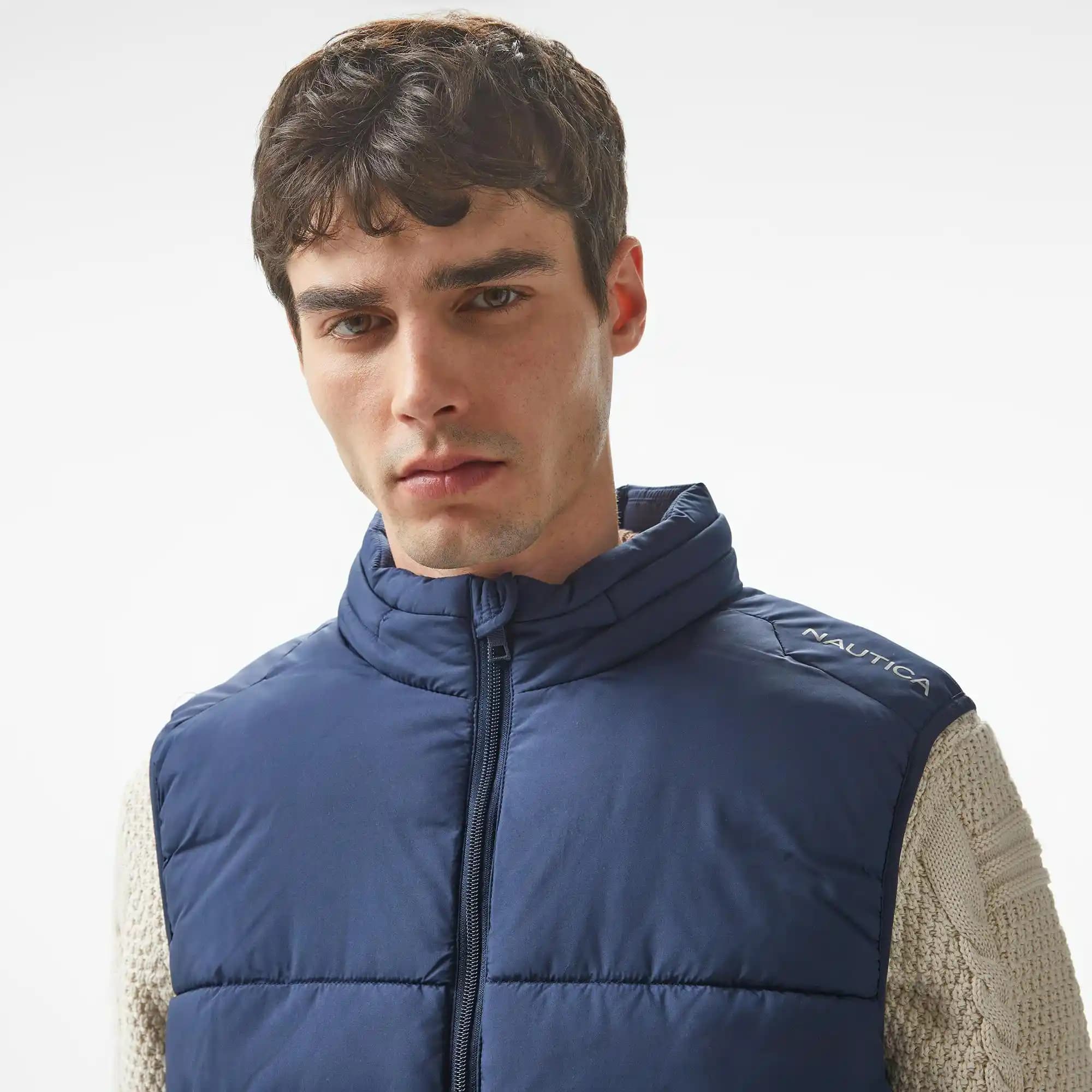 Nautica Erkek Yelekleri: Modern Tasarımlar ve Fonksiyonellik ile Şıklık