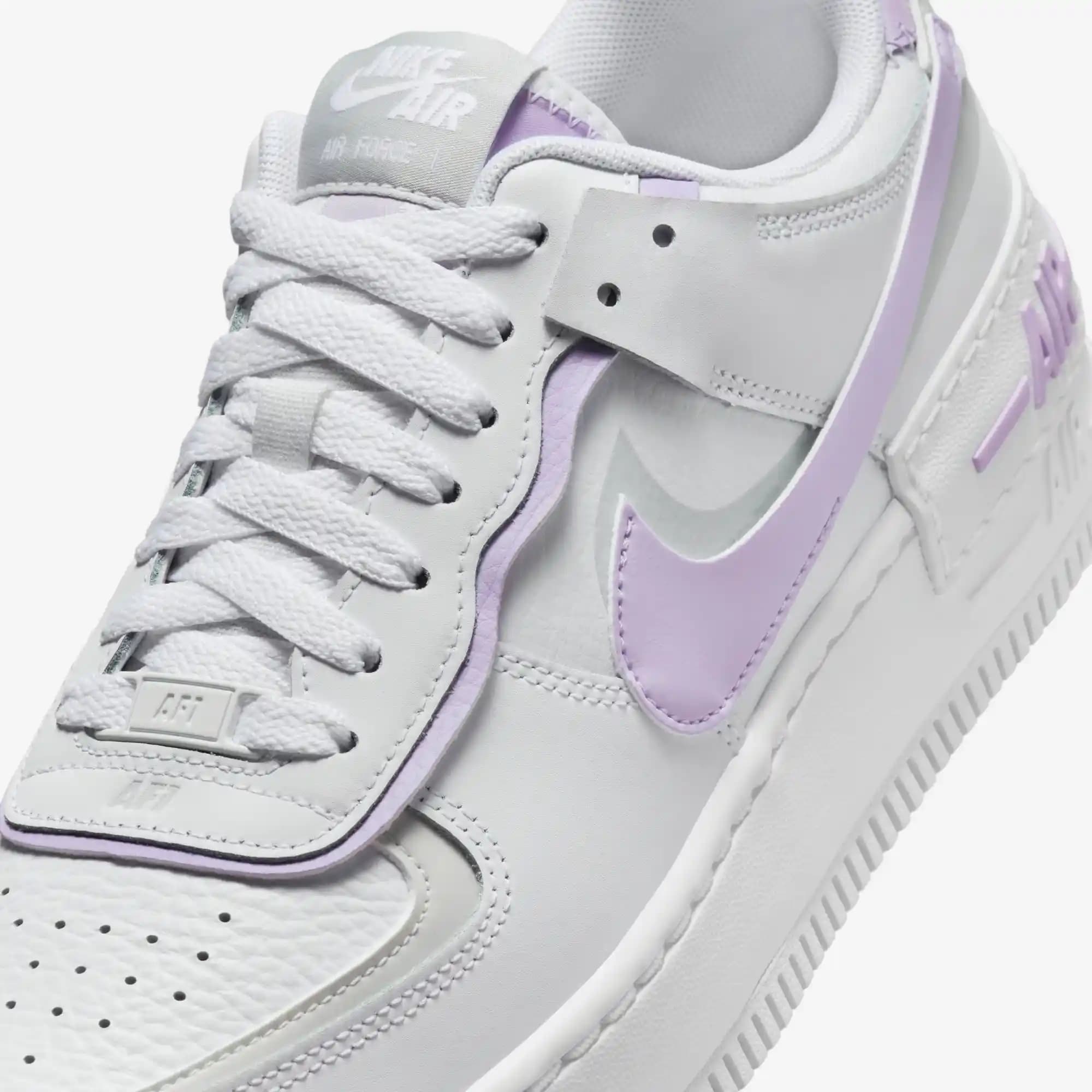 Nike Air Force 1 Shadow Erkekler İçin Modern Tasarım ve Konfor Sunan Spor Ayakkabı