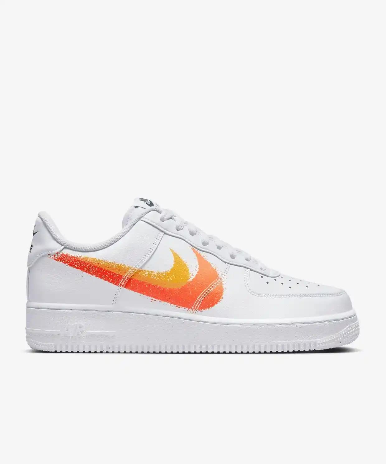 Nike Air Force Erkek Ayakkabıları: Şıklık ve Konforun Buluştuğu Modern Tasarım