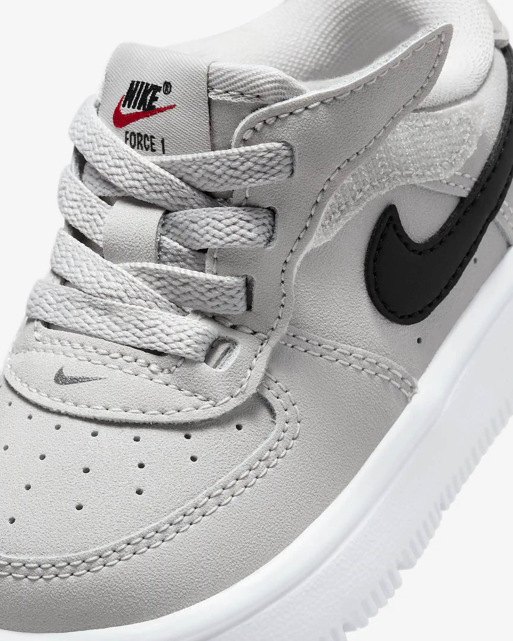 Nike Bebek Montları: Dayanıklı, Şık ve Sıcak Tutucu Çocuk Kış Giyim Seçenekleri