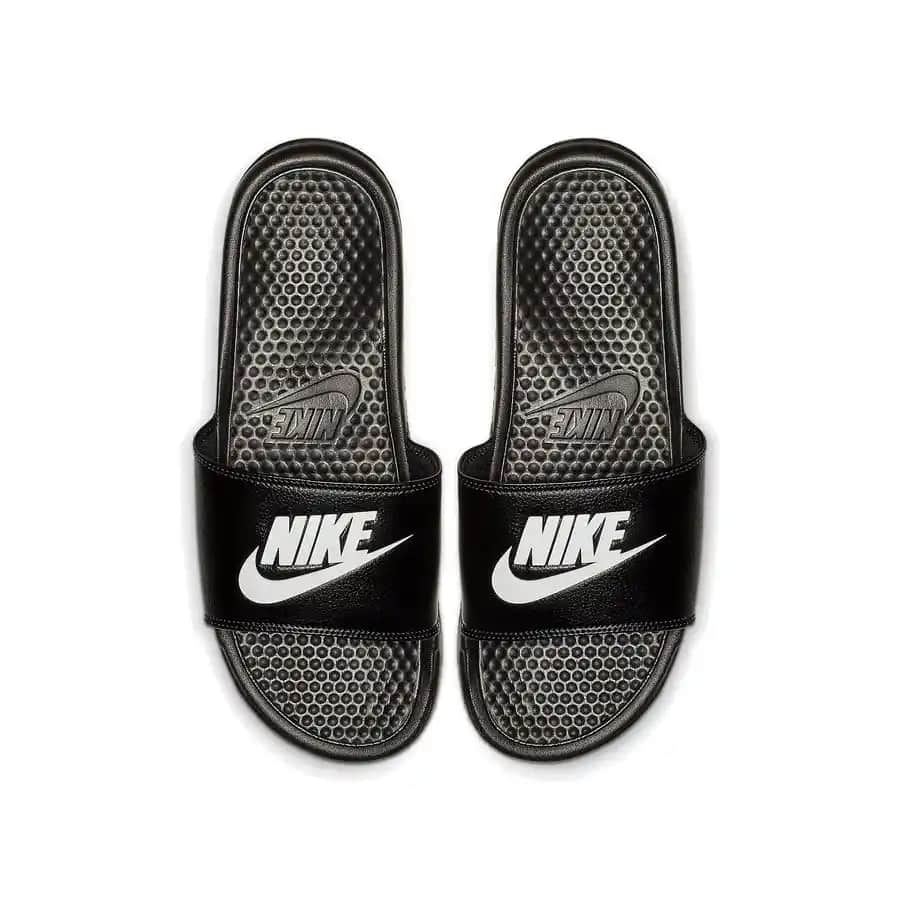 Nike Benassi Erkek Terlikleri Günlük Konfor ve Şıklık Sunan Modern Tasarımlar