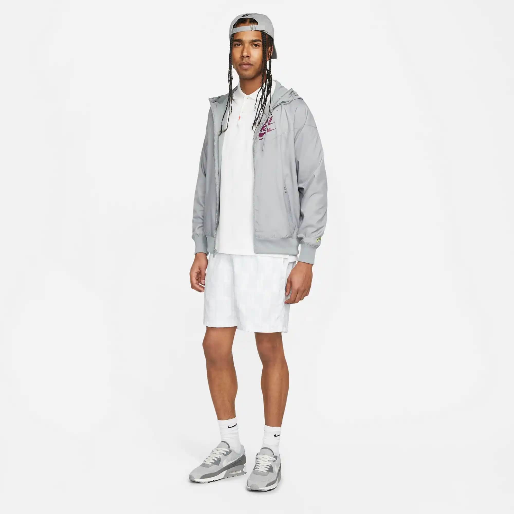 Nike Erkek Elbise Koleksiyonu: Güncel Trendler ve Spor Şıklığını Yansıtan Tasarımlar